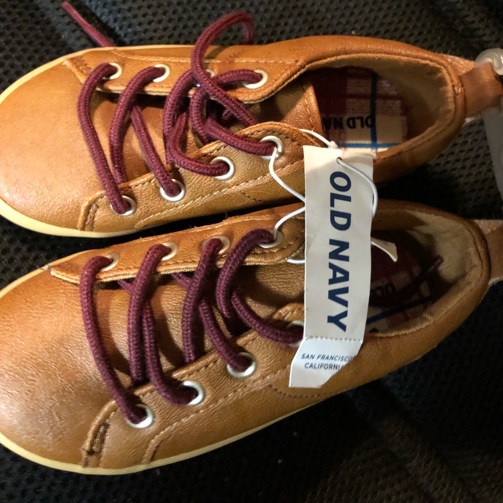 Old navy toddler tennis shoes